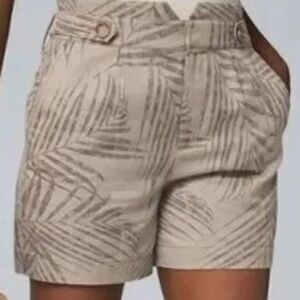 White House Black Market The Short 2 High Rise Palm Print Accent Waist